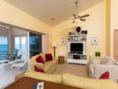 Beachfront Vacation Rental on Coco Plum Beach